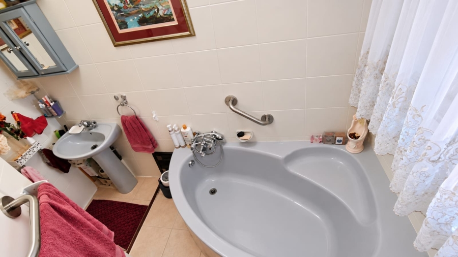3 Bedroom Property for Sale in Uitsig Free State